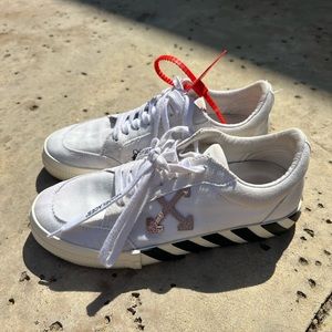 Off white Logo Low-Top Vulcanized Sneakers